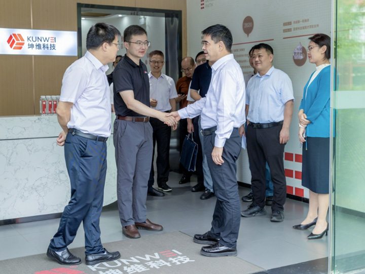 培育发展新质生产力 打造融合科创新生态丨区委副书记、区长恽淇丞率队调研开云体育·开云官方网站-开云体育（中国）
